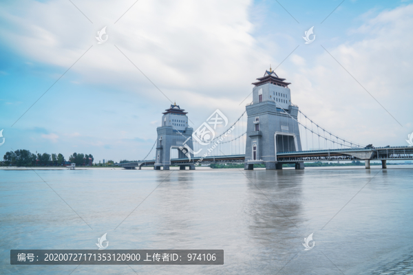 淮河上的揚(yáng)州萬(wàn)福大橋和自然風(fēng)光