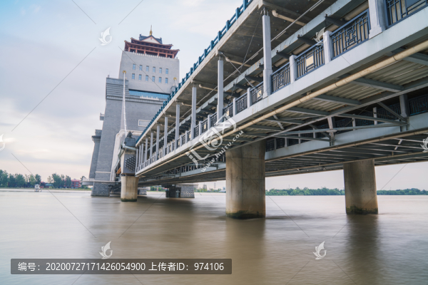 淮河上的揚(yáng)州萬福大橋和自然風(fēng)光