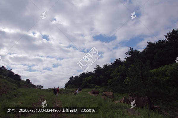 山區(qū)藍天白云