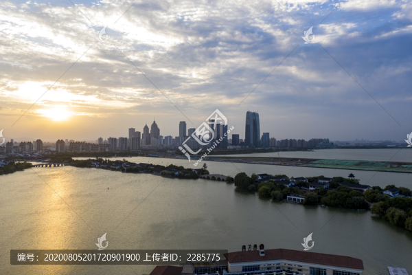 晚霞湖景