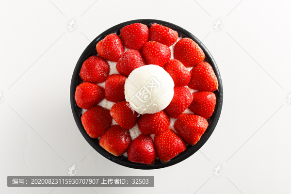 草莓冰淇淋牛奶冰沙