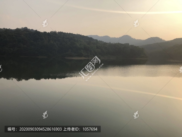 新會(huì)天鵝湖日落景色