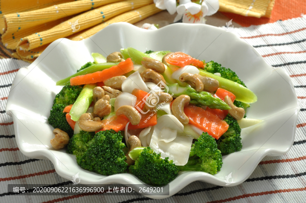堅(jiān)果炒四蔬