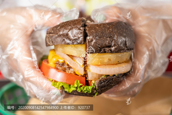 鳳梨牛肉漢堡