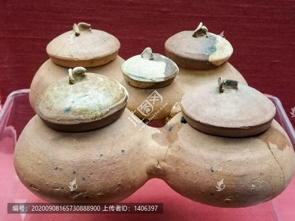 清代連體調(diào)料罐