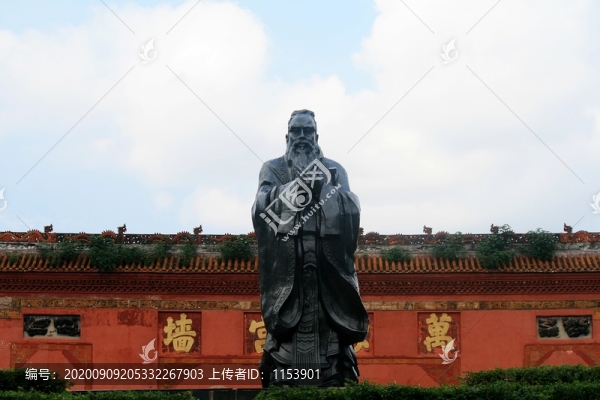 孔子塑像