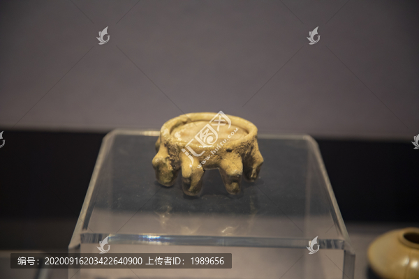 唐馬蹄足瓷銘
