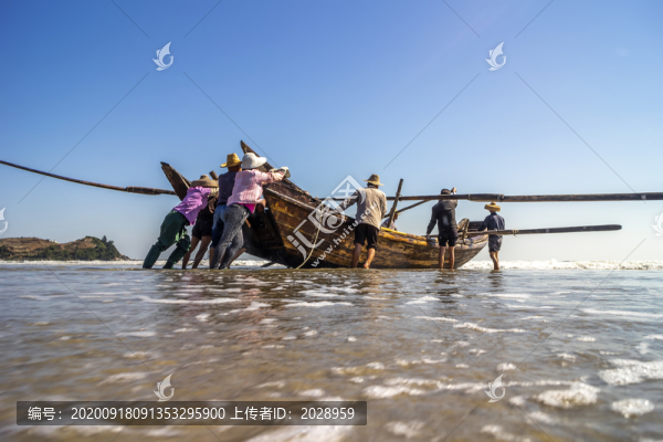 漁船下水準(zhǔn)備出海