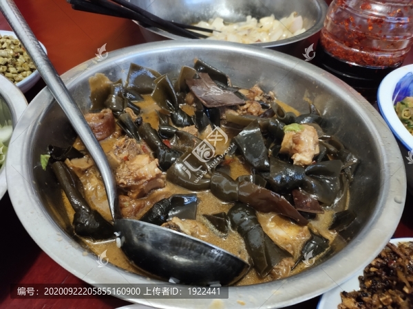 豬腳燉海帶湯