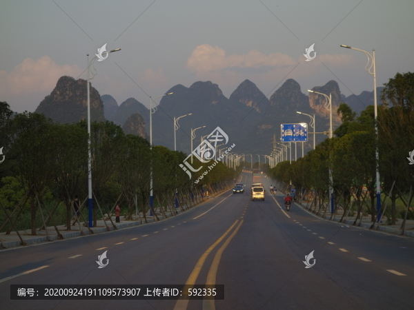 夕陽道路