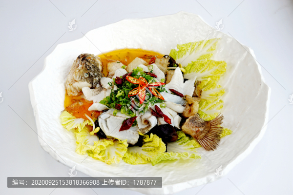 沸騰水煮鱸魚