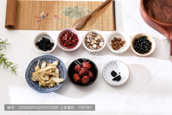 桃仁黃精烏雞湯