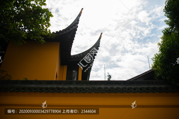 上海城隍廟中式古建筑閣樓飛檐