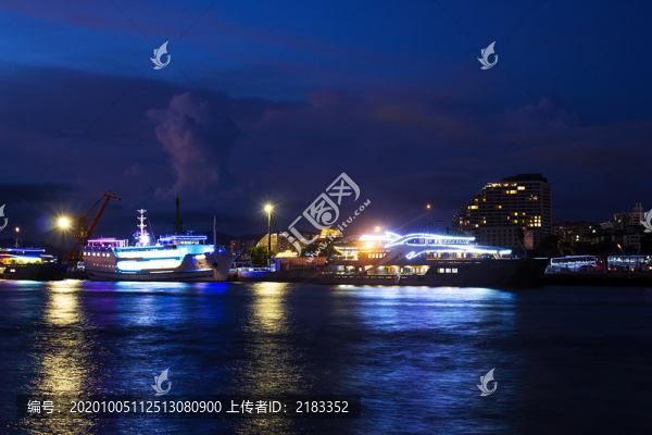 游艇夜景