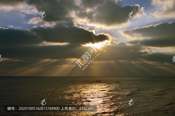 山東威海成山頭海上日出耶穌光