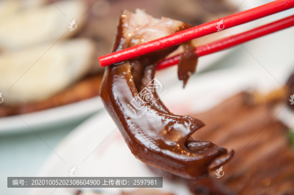 鹵鴨掌