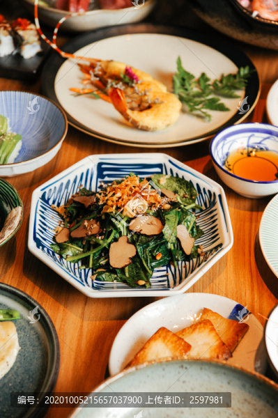 一桌美食