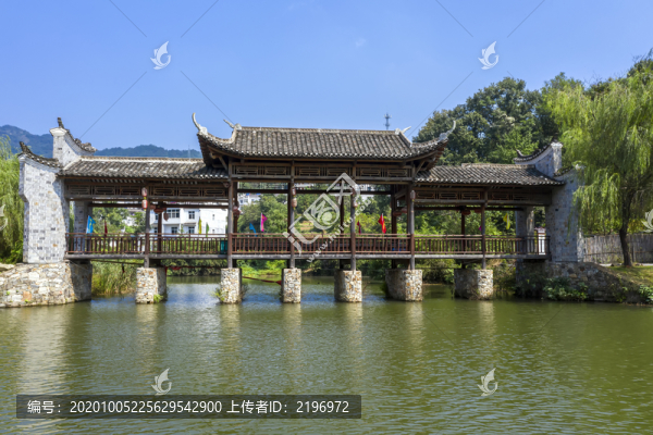 賞月湖上風雨橋
