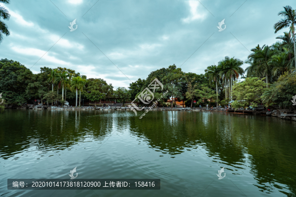陰天的南寧青秀山天池公園