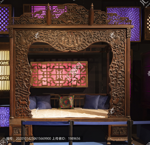 清代雕花架子床