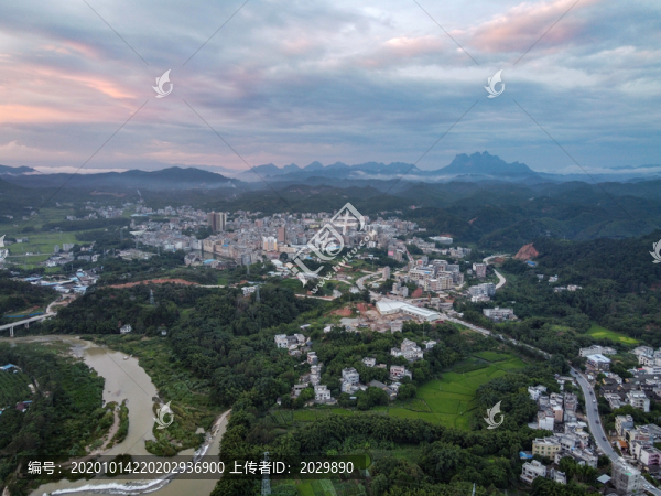 廣西容縣楊梅鎮(zhèn)綠蔭圩全景航拍