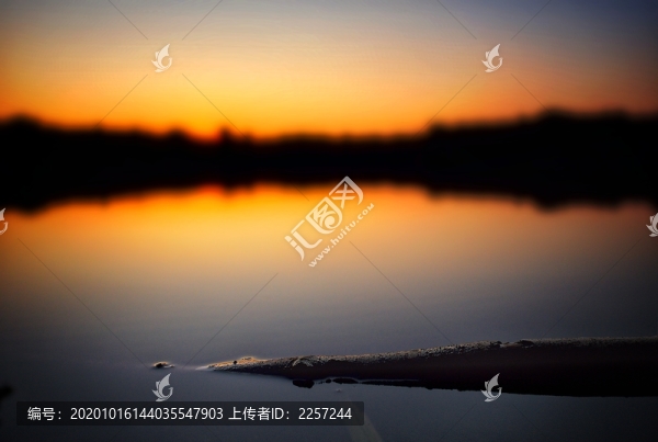 傍晚湖畔