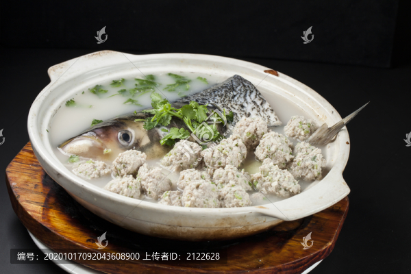砂鍋魚(yú)頭丸子湯