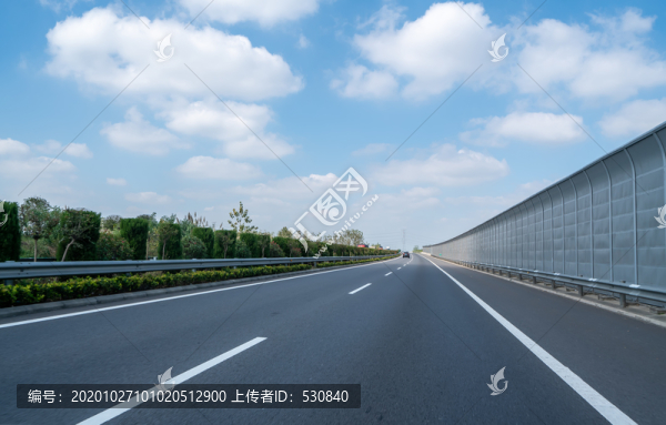 高速公路天際線和戶外自然景觀