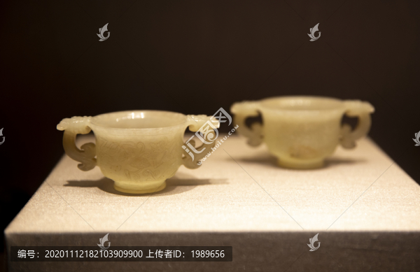 白玉雙龍耳杯