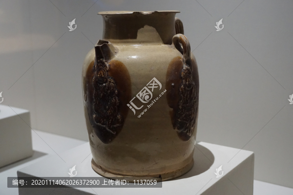 唐代長(zhǎng)沙窯青釉褐彩斑貼塑執(zhí)壺