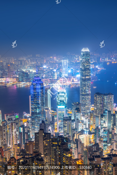 航拍香港摩天大樓夜景