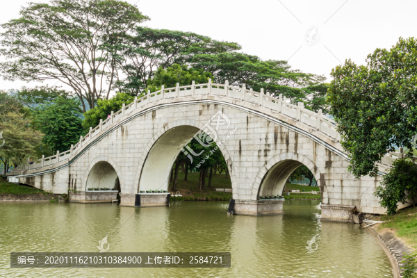 順峰山公園三孔橋