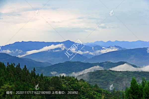 層巒疊嶂秀麗山川