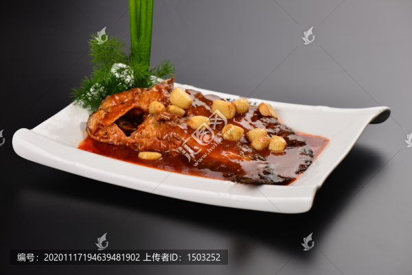 大蒜燒鯰魚