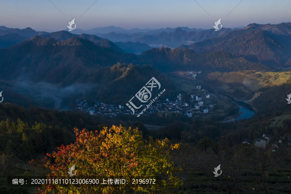 群山晨霧日出風(fēng)光