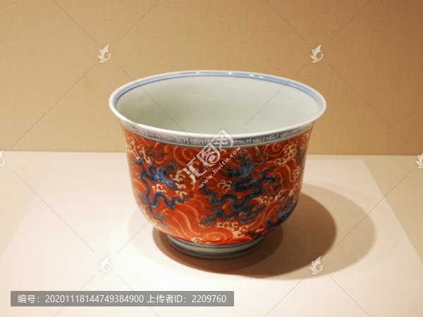 青花加礬紅彩海水龍紋金鐘碗