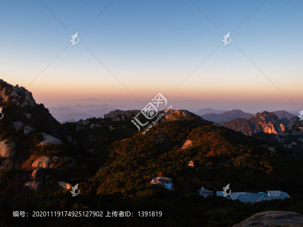 安徽黃山風(fēng)景區(qū)鰲魚(yú)峰