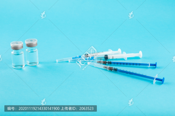 藍背景微距拍攝疫苗主題圖片