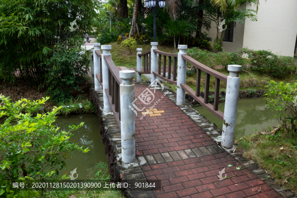 海南文昌生活住宅小區(qū)里的小橋