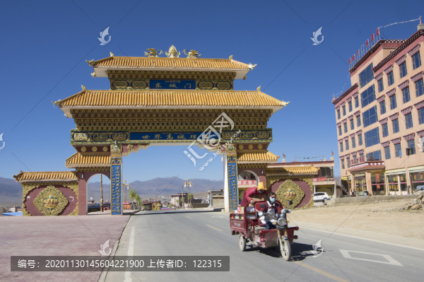 甘孜理塘城門