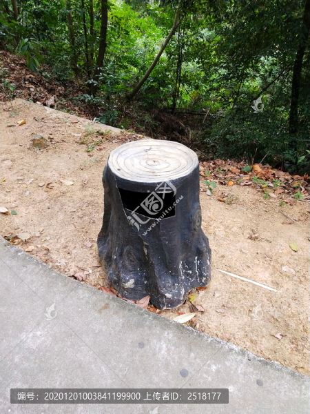 樹(shù)形垃圾桶