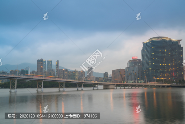 澳門城市建筑天際線和濱海夜景
