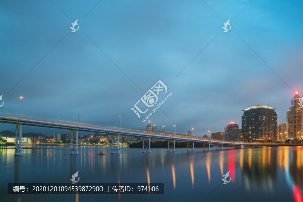 澳門城市建筑天際線和濱海夜景