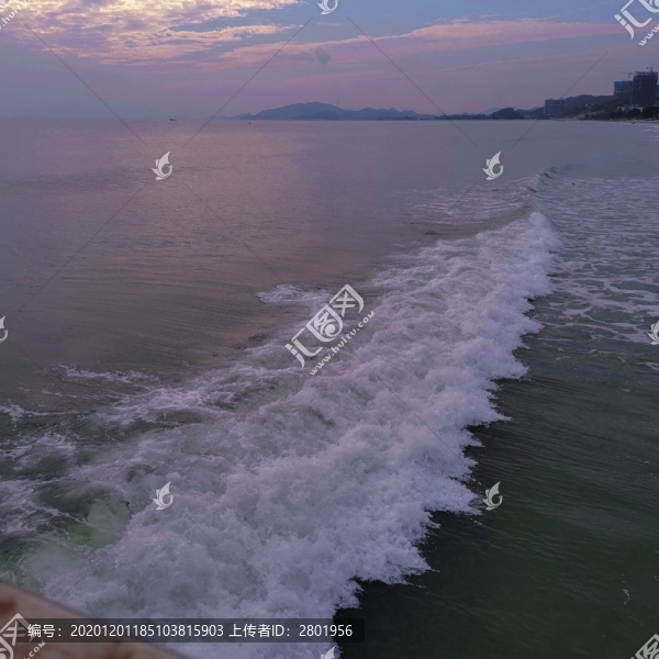 洶涌的海浪