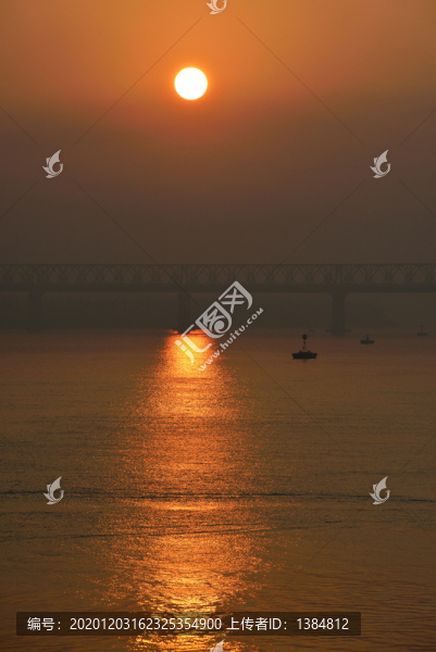長江日出