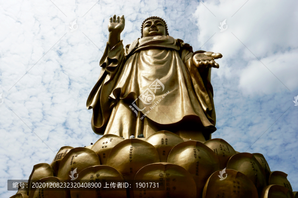 靈山大佛仰拍