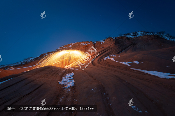雪中的陜北靖邊波浪谷日出