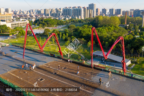 混凝土澆筑建設(shè)高架橋