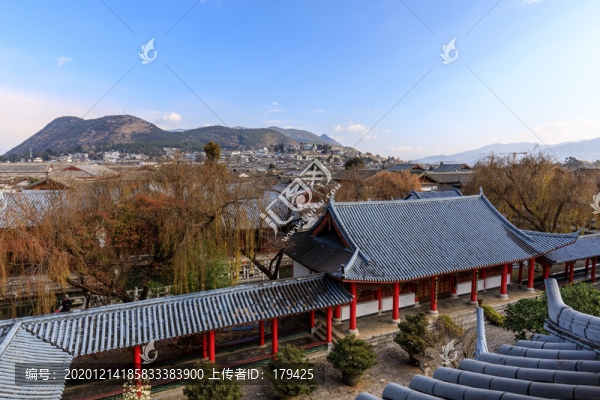 俯瞰麗江土司衙門木府長(zhǎng)廊走廊