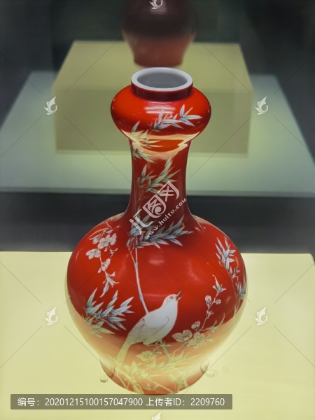 琺瑯彩花鳥紋瓶